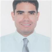 PROFESOR DE INGLES IMPARTE CLASES A GENTE DE DISTINTAS EDADES